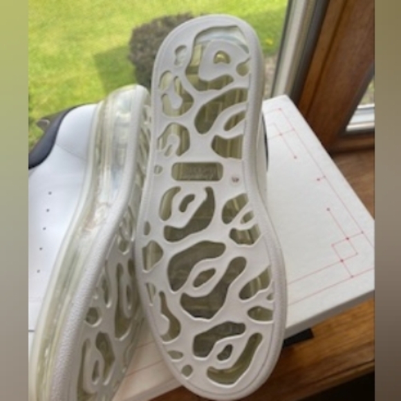 Alexander McQueen 41.5 (8.5 US), white & dlack - Picture 5 of 7